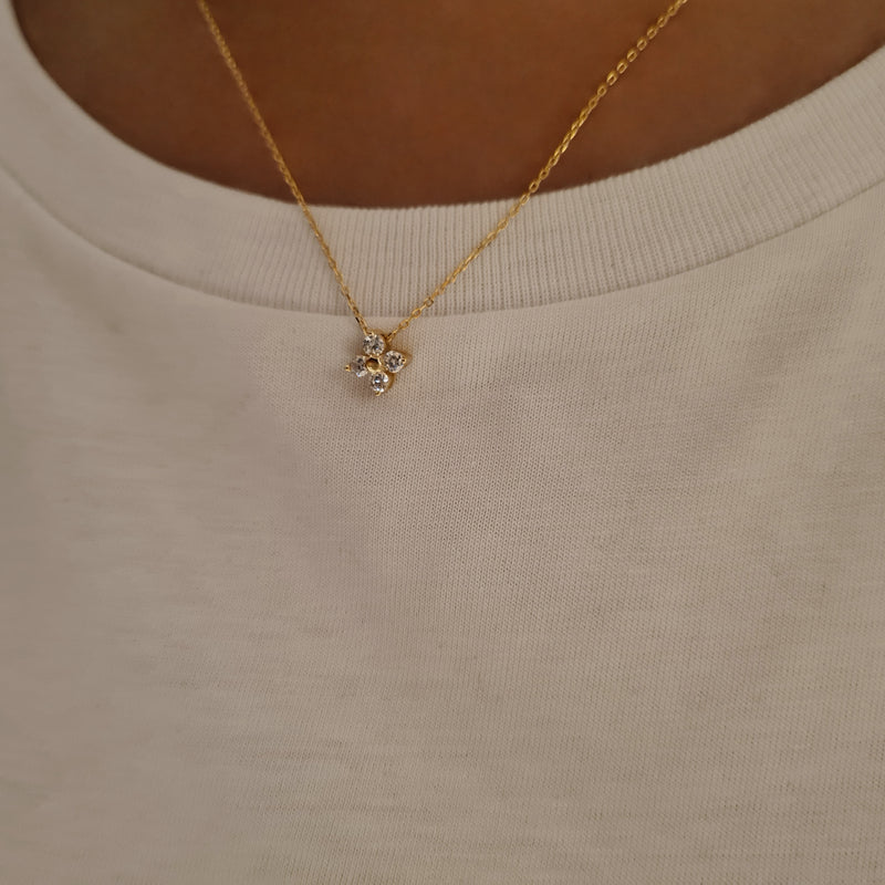 Dainty clover necklace, minimalist gold necklaces, gifts for her
