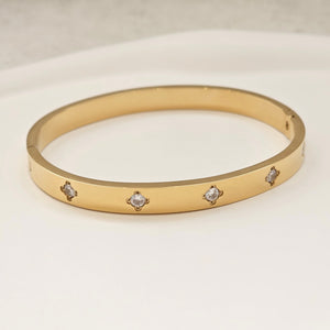 Solitaire Diamond Clover Bangle Gold