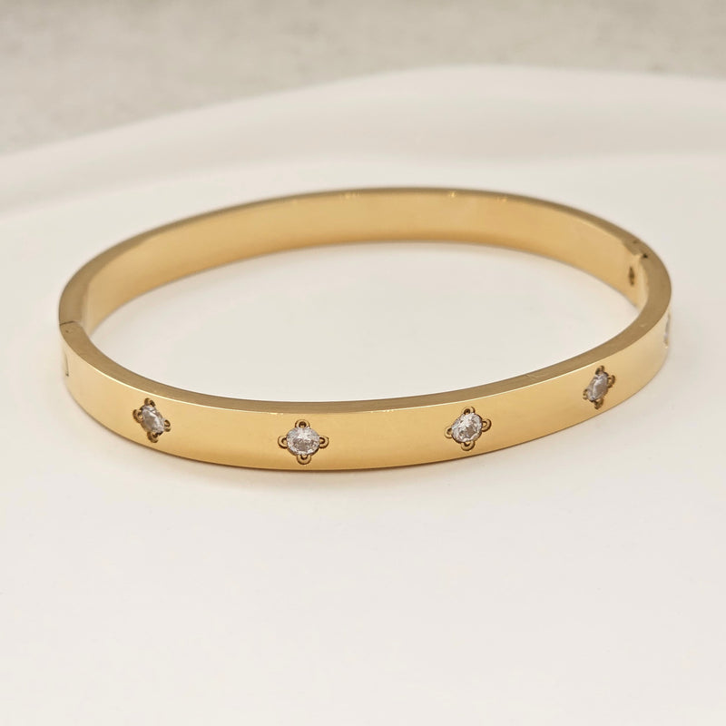 Solitaire Diamond Clover Bangle Gold