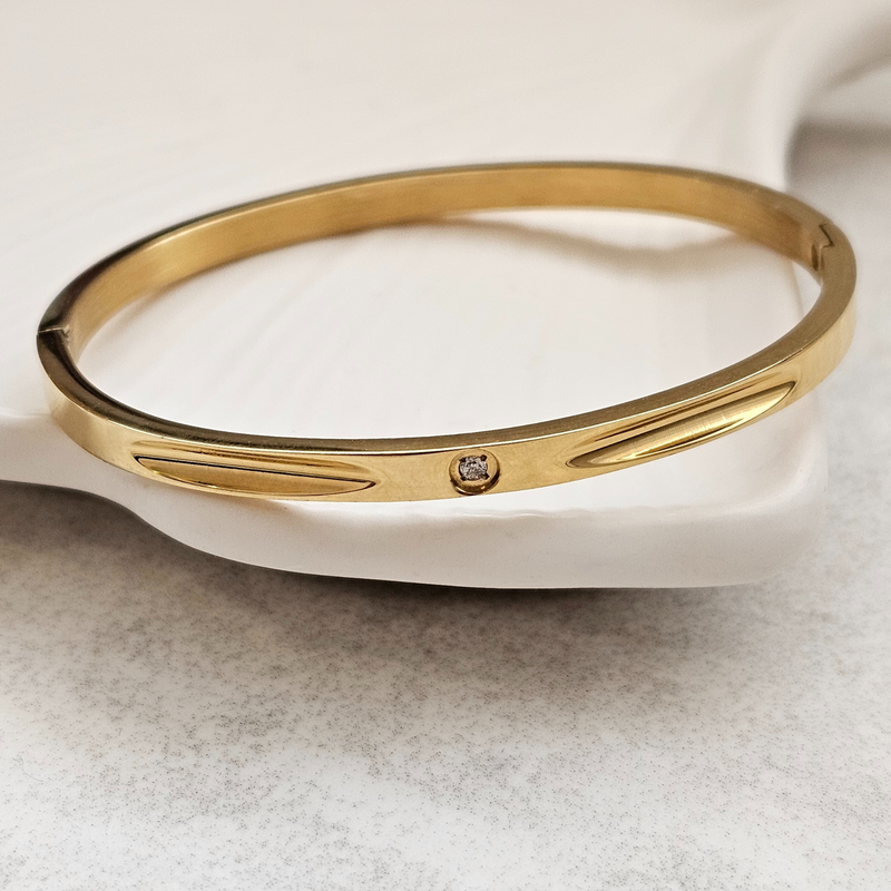 Diamond Bangle Gold