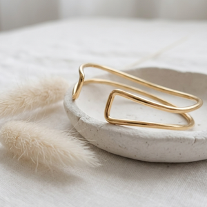 Double Curved Bangle I Gold Stacking Bangles I Safana Jewellery I Minimalist Waterproof Jewellery
