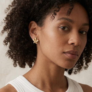 Gold flower earring, flower jewellery, minimalist jewellery, tarnish free earrings, gifts for her, mothers day gift, floral jewellery