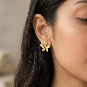 Gold flower earring, flower jewellery, minimalist jewellery, tarnish free earrings, gifts for her, mothers day gift, floral jewellery