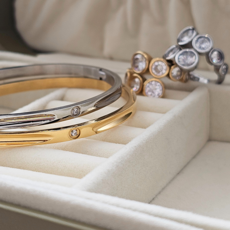 Diamond Bangle Gold