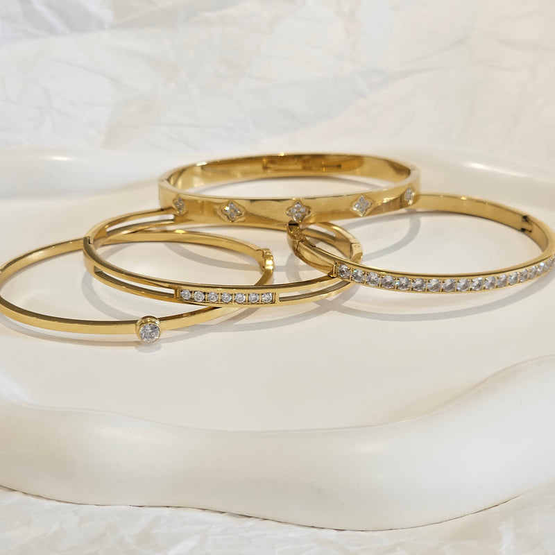 Diamond Clover Bangle Gold