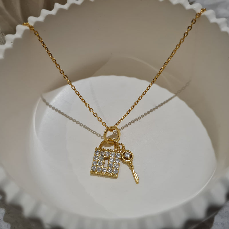 Lock & Key Necklace Ariana, gold padlock necklace, gold key necklace, womens gold layering necklaces