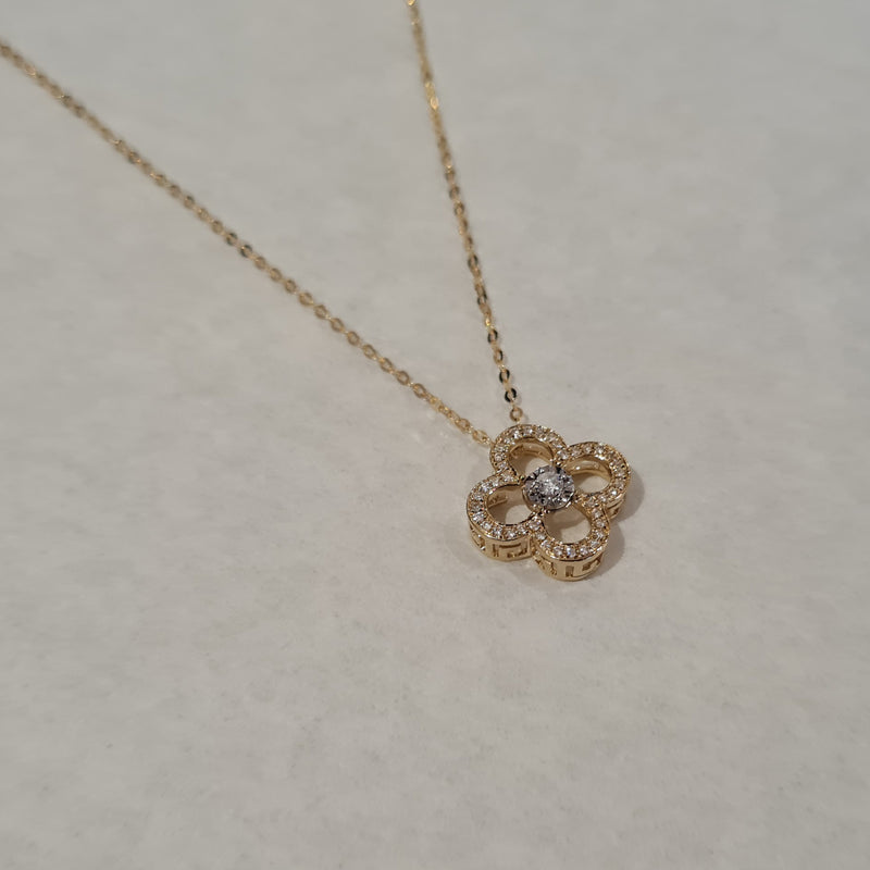 Solid 18K Gold & Diamond Clover Necklace, fine jewellery, real solid gold clover necklace, real solid gold layering dainty jewellery, gifts for her, luxury gifts for her, valentines